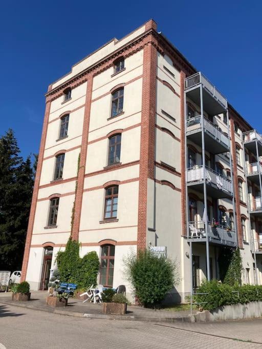 Ruhige Im Fabrikstil In Apartment